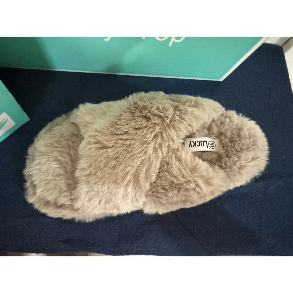 Lucky Top Kids Faux Fur Slippers Lt Taupe Size 10 NEW